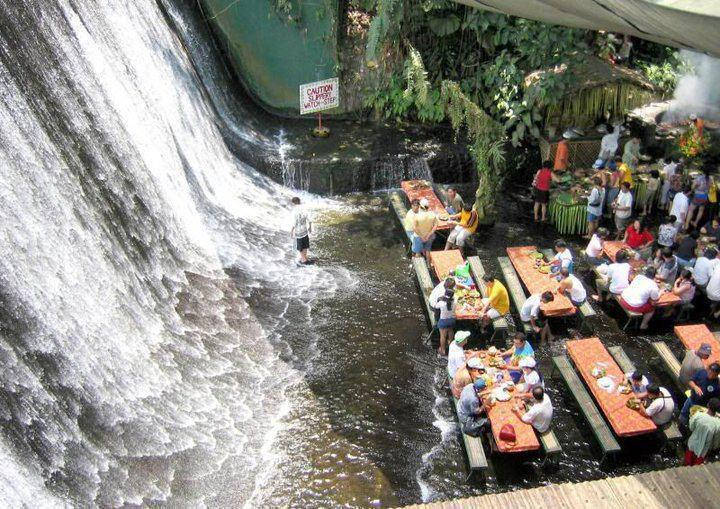 szum wody - restauracja pod wodospadem